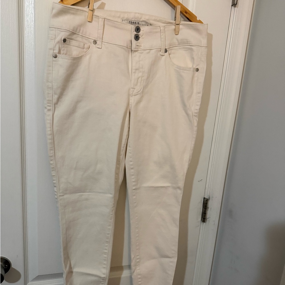NWT Torrid Women's Cream Skinny Jeans size 10